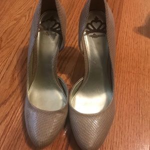 Fergalicious heels beige